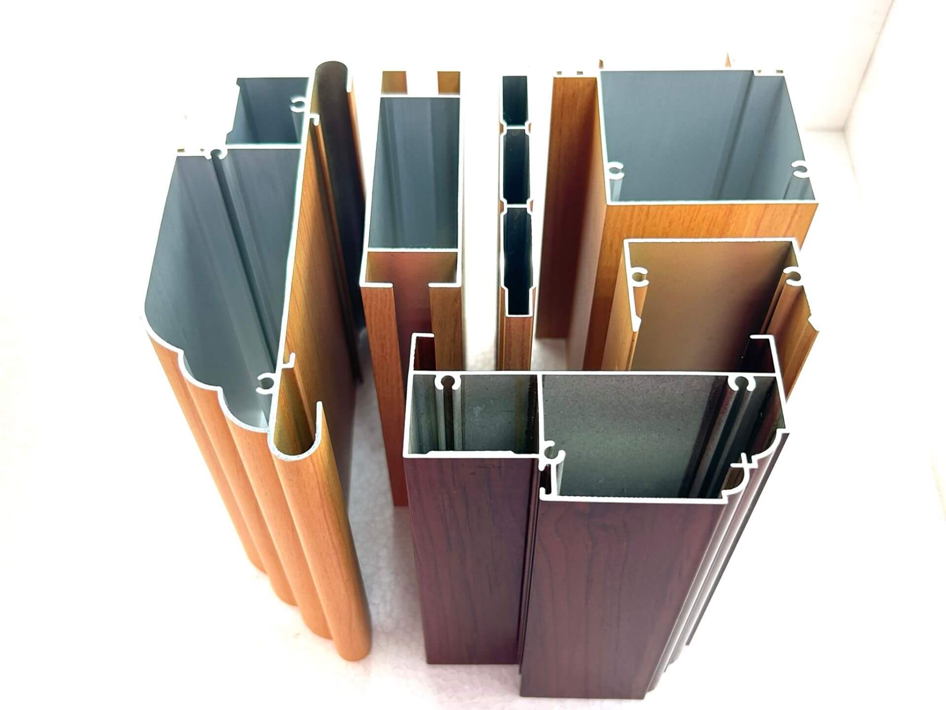 Read more about the article Aluminum Alloy Is the Primary Metal Material Used for Interior Partitions and Grilles