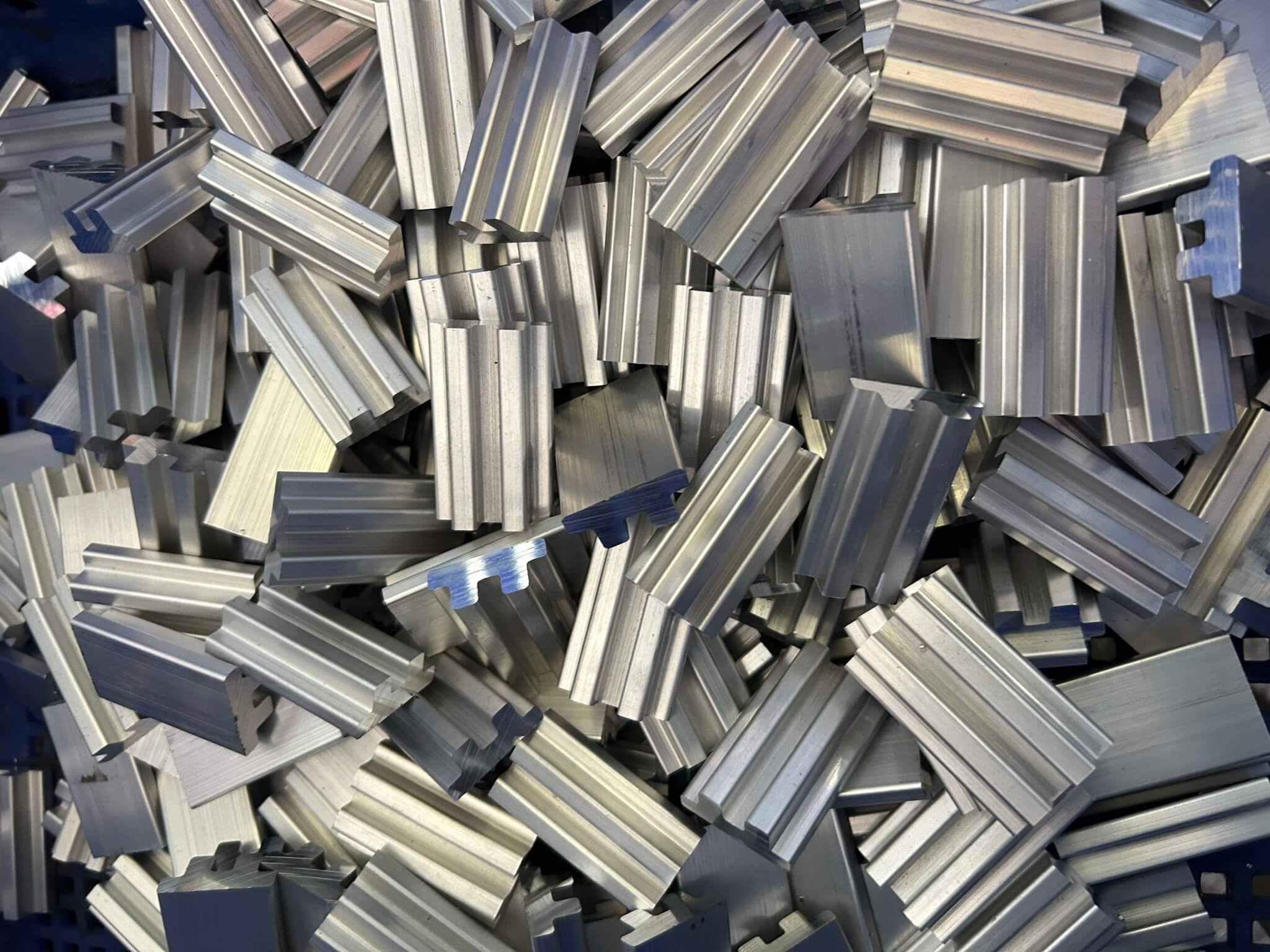 Read more about the article What Are the Precision Cutting Services for Aluminum Extrusion?