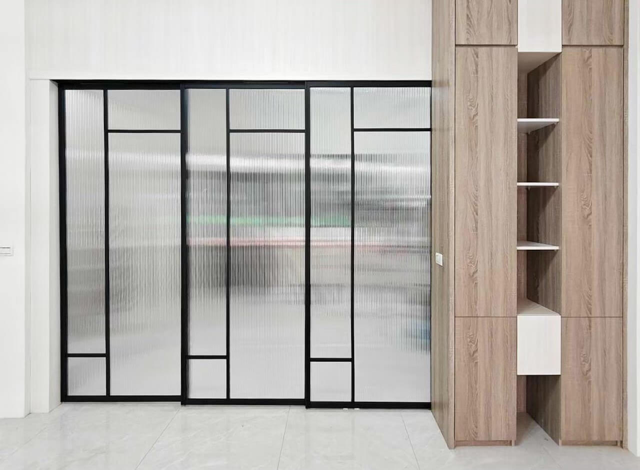 Read more about the article What Are the Materials and Types of Aluminum Lightweight Partition Systems?