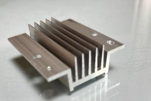 Read more about the article 什麼是【AI設備】鋁擠型材？加工製作過程有哪些？